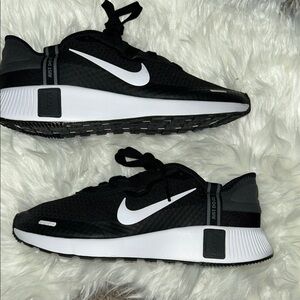 Men’s Nike Reposto Black/White Athletic Shoes